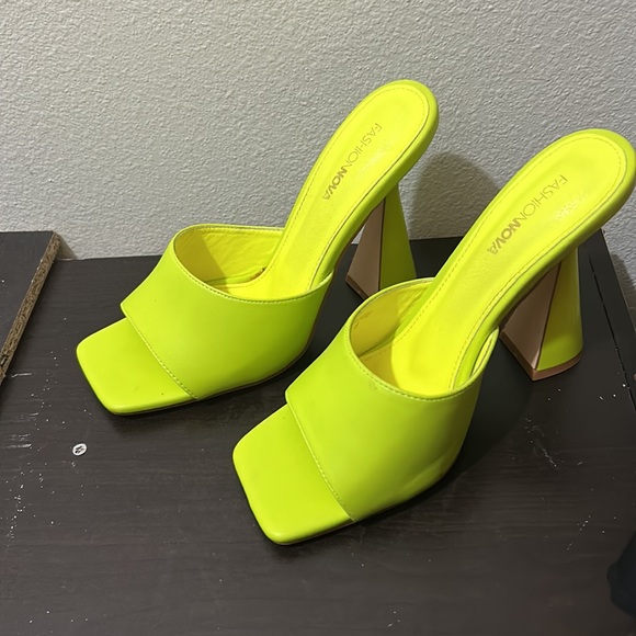 Lemon-Lime women’s Fashion Nova - Square Toe Mules SZ9 - Picture 2 of 4